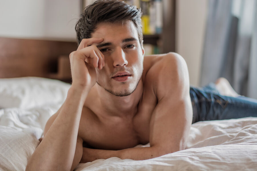 Single Men in the Swinging Lifestyle: The Do’s and Don’ts